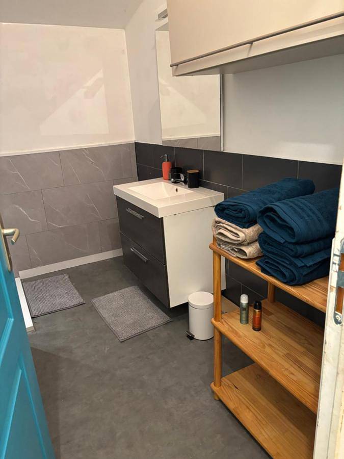 Gîte pour 6 personnes, avec terrasse dans Mecquignies - 4