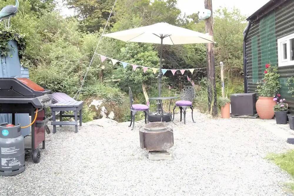 Delightful Tiny House with stunning views in the Dublin Mountains! in South Dublin, County Dublin
