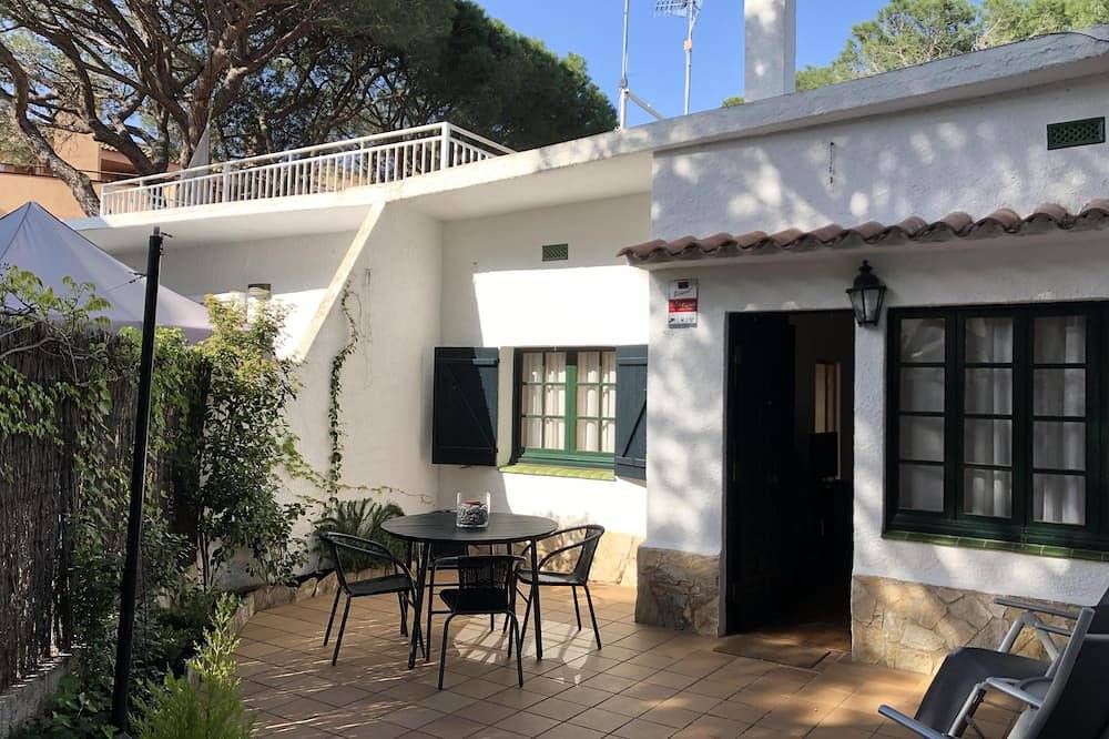 Sea and pins. Charming Casita with garden 1 minute from the beach and town center in Platja d'Aro, Costa Brava