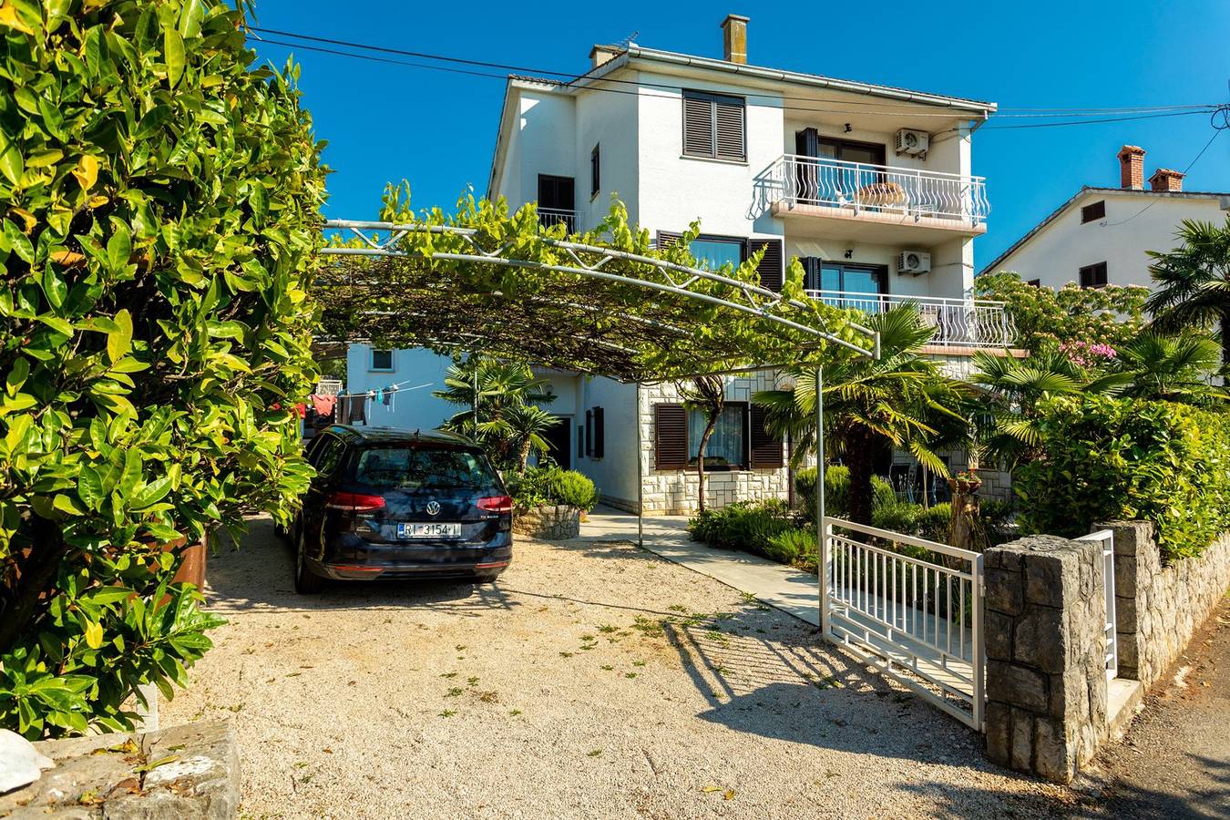 Geräumiges Apartment mit Meerblick in Malinska mit Wlan, Klimaanlage und Parkplatz in Milcetici, Krk