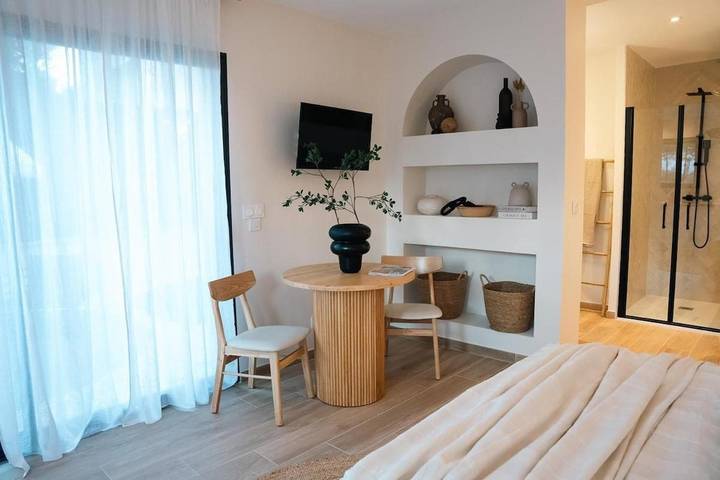 Villa pour 2 personnes, avec terrasse ainsi que jacuzzi et jardin