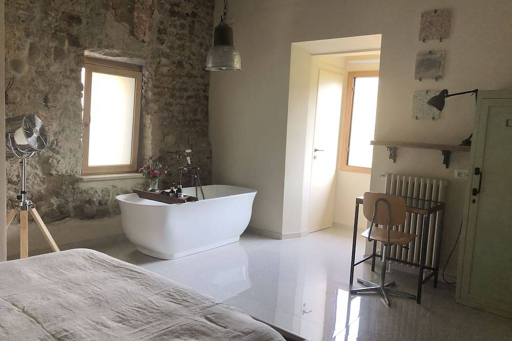 Entire apartment, Macaroon, A Sweet Sweet Home in Tivoli, Rome Province