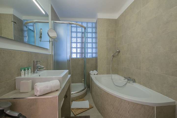Gîte pour 4 personnes, avec jardin dans Plage Fabron Bambou Nice - 4