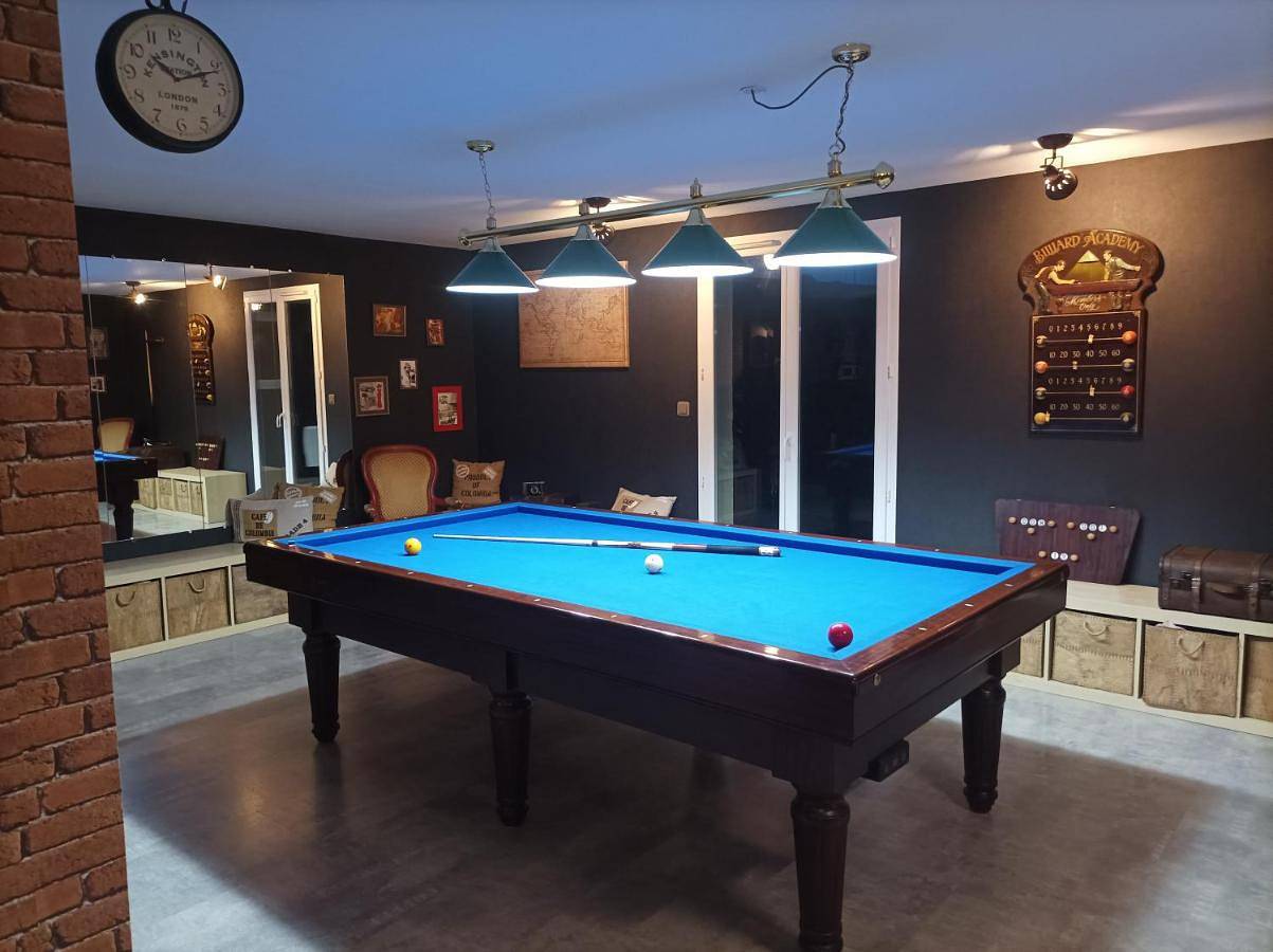 Chambre d'hôte avec Hammam et salle de jeux in Chazelles-sur-Lyon, Montbrison