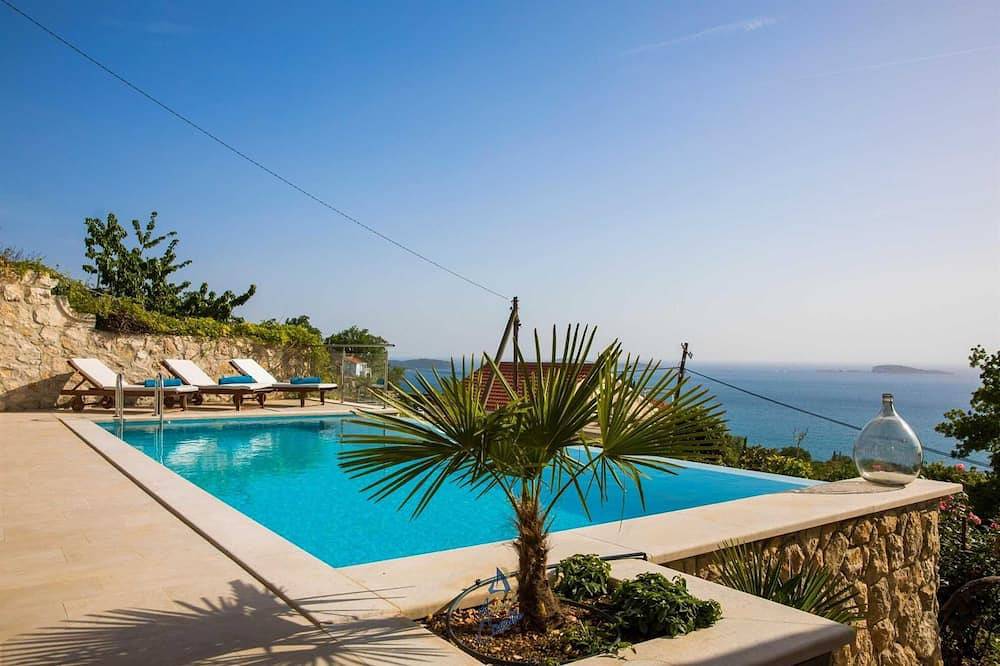 Atemberaubende Luxusvilla mit 6 Schlafzimmern für 12+2 Personen, mit beheiztem Pool, in Meeresnähe in Mlini, Dubrovnik-Neretva
