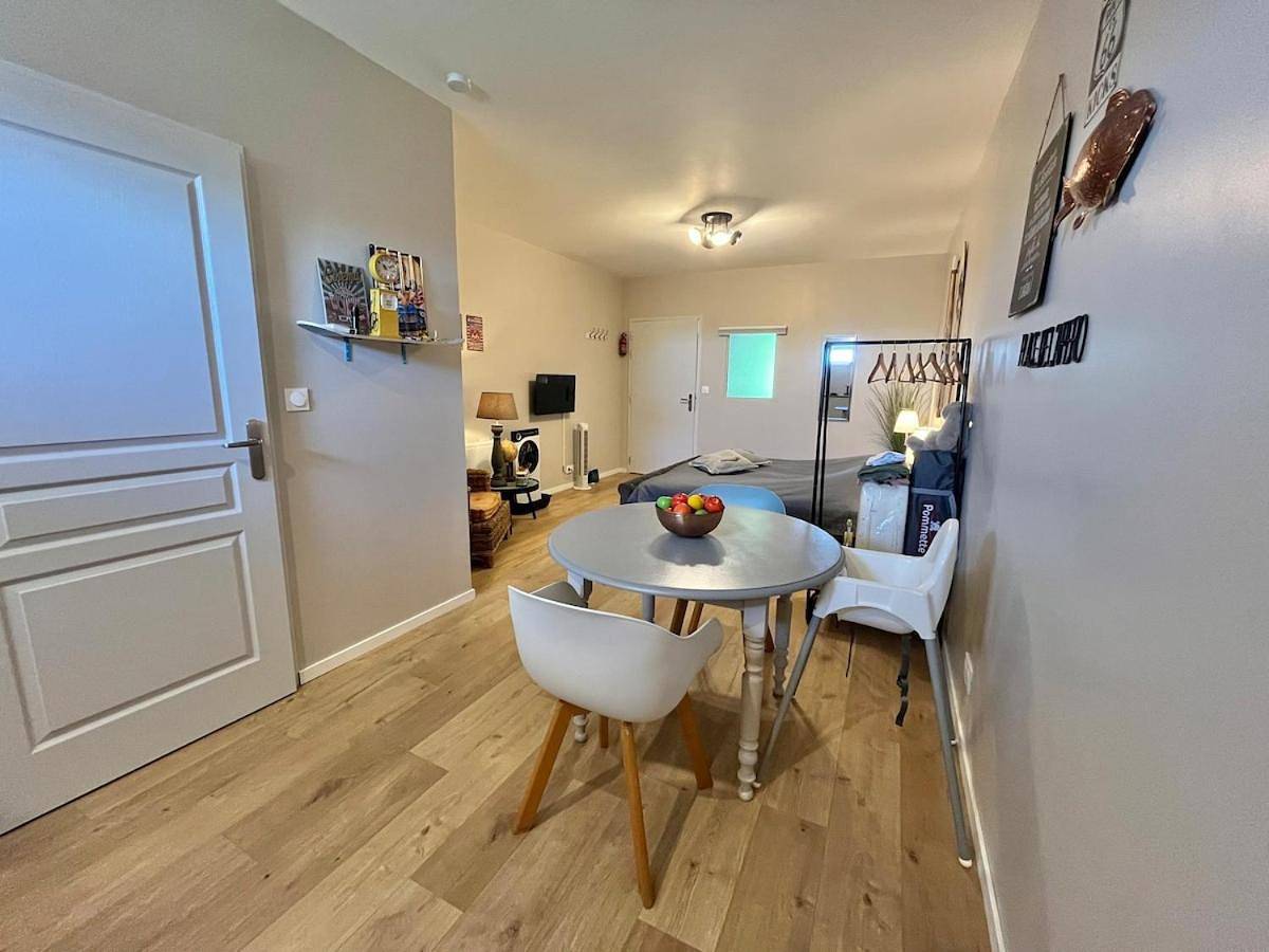Appartement entier, "Gîte Le Voyageur" - Airco in Chamblet, Région de Montluçon