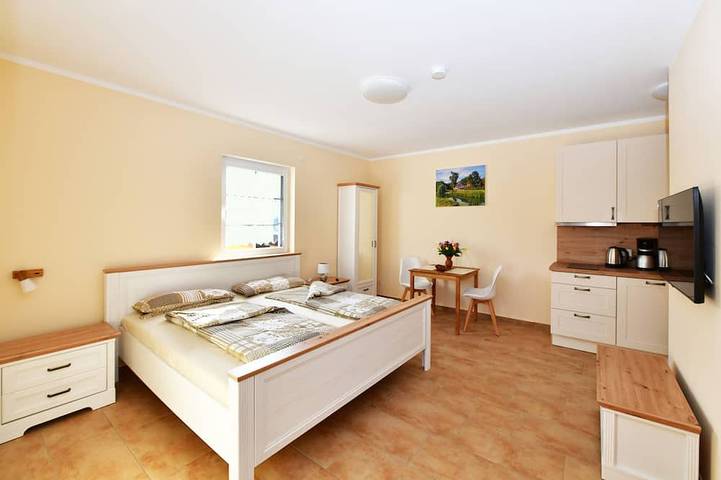 BnB für 2 Personen, mit Terrasse und Pool in Lübben