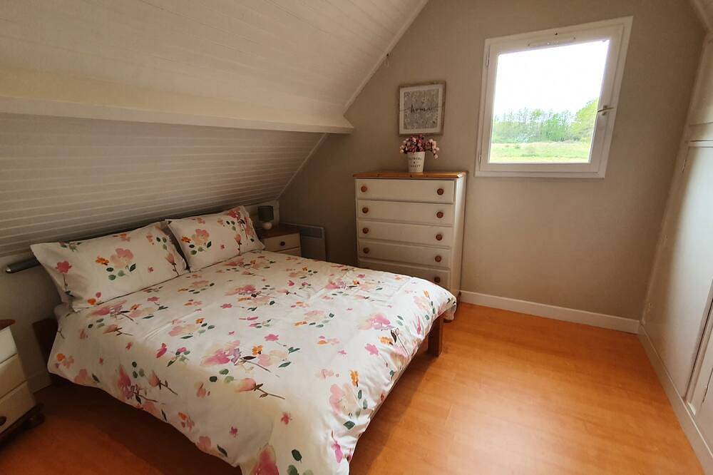 Rural 2 bedroom fully equiped Chalet, 2 of 2, by lake near Chaillac sleeps max 6 in Chaillac, Le Blanc und Umgebung