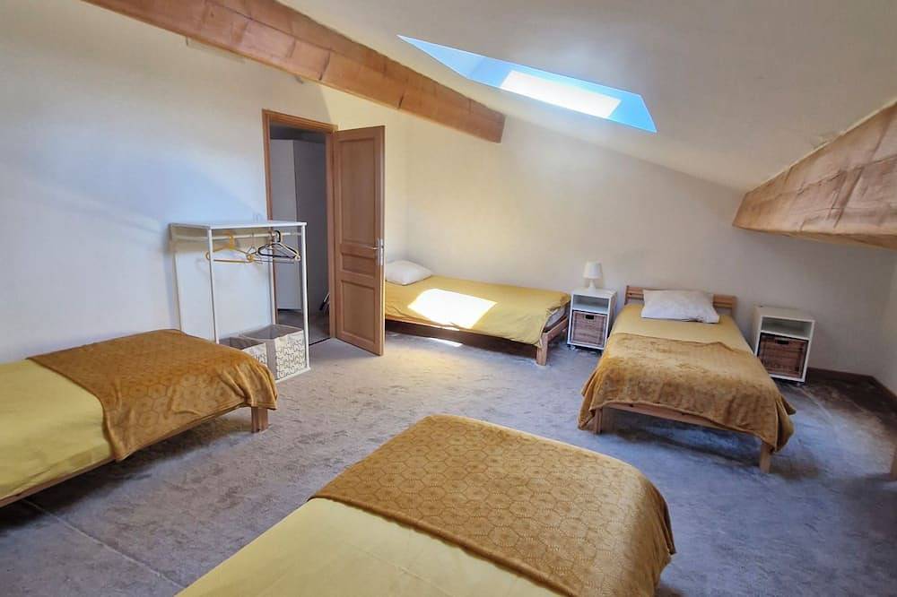Chambre d'hôtes N6 at Relais de Bellemaison in Montfrin, Region de Nimes