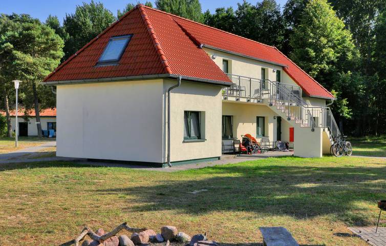 Appartement de vacances entier, Appartement en bord de mer avec aire de jeux et parking in Drewoldke, Juliusruh
