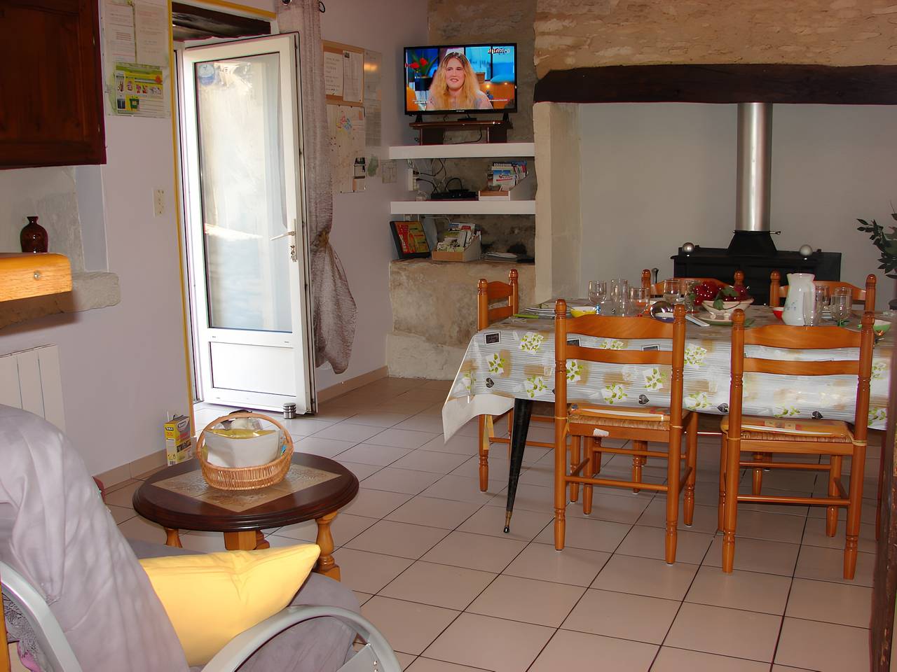 Casa vacacional «La Vallée de l’Ouysse 5»: vistas a la montaña, Wi-Fi y aire acondicionado in Lacave, Parque Natural Regional Causses du Quercy