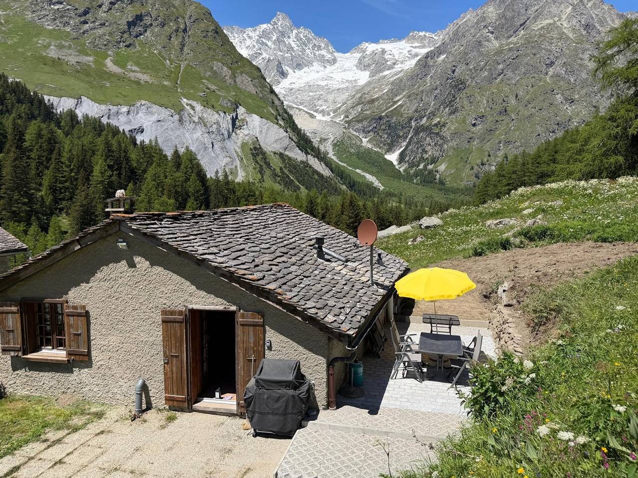 Chalet Le Basset - Family Chalet in the Swiss Alps in Prayon, Orsières