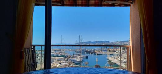 Gîte pour 4 personnes, avec terrasse, animaux acceptés dans Plage Republique Frejus