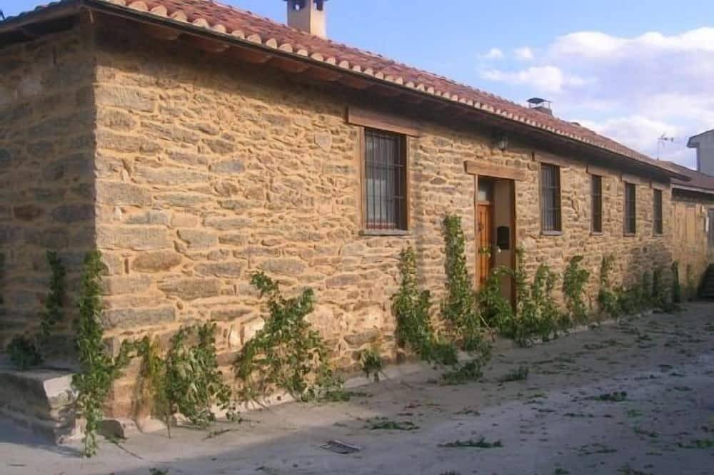 House of La Parrada for 6 people in Peque, Zamora Province