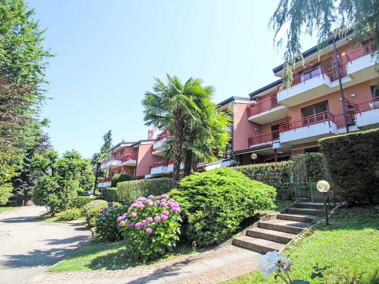 Appartamento intero, Villa Castiglioni in Luino, Comune di Luino