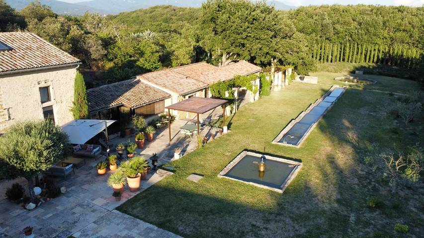 Location de vacances pour 2 personnes, avec piscine et jardin à Grignan - 2