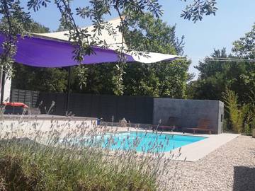 Cottage pour 2 personnes, avec jardin et piscine ainsi que terrasse et vue à Plan-d'Aups-Sainte-Baume