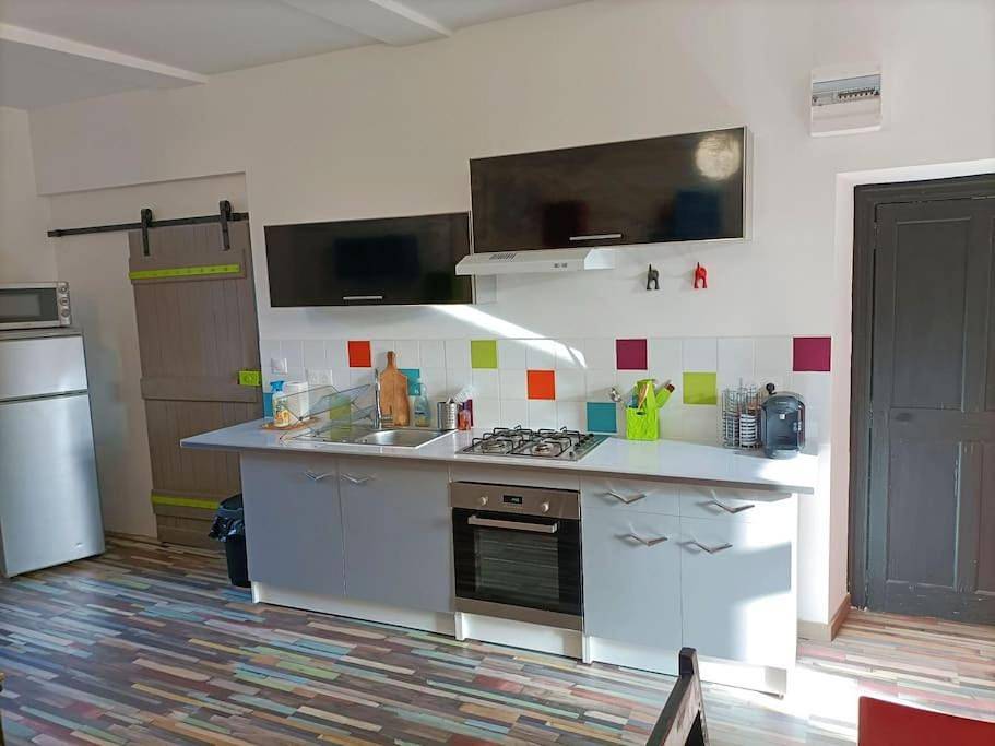 Appartement entier, One-Bedroom Apartment in Remoulins, Région de Nîmes