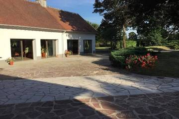 Gîte pour 15 personnes à La Ferté-Saint-Cyr