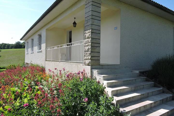 Gîte pour 8 personnes, avec jardin et terrasse, animaux acceptés