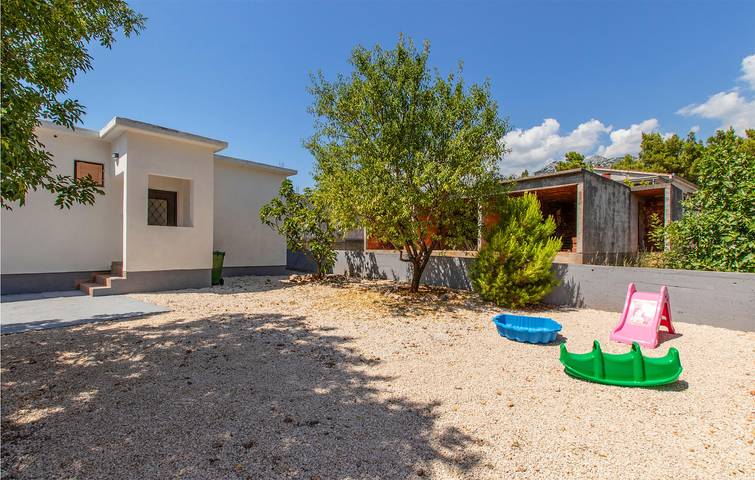 Ferienhaus für 6 Personen, mit Terrasse und Garten in Starigrad - 2