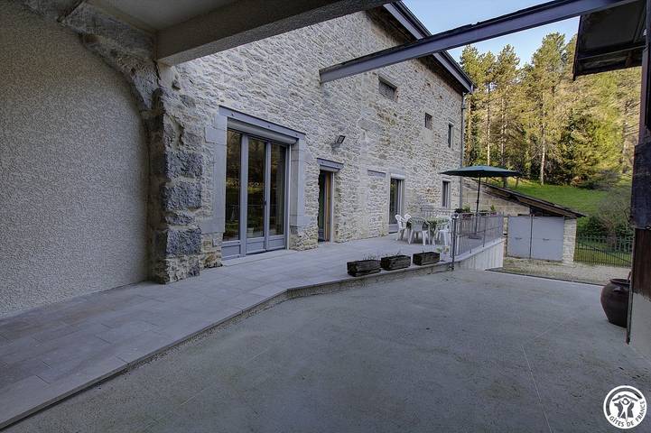 Gîte pour 6 personnes, avec terrasse et jardin