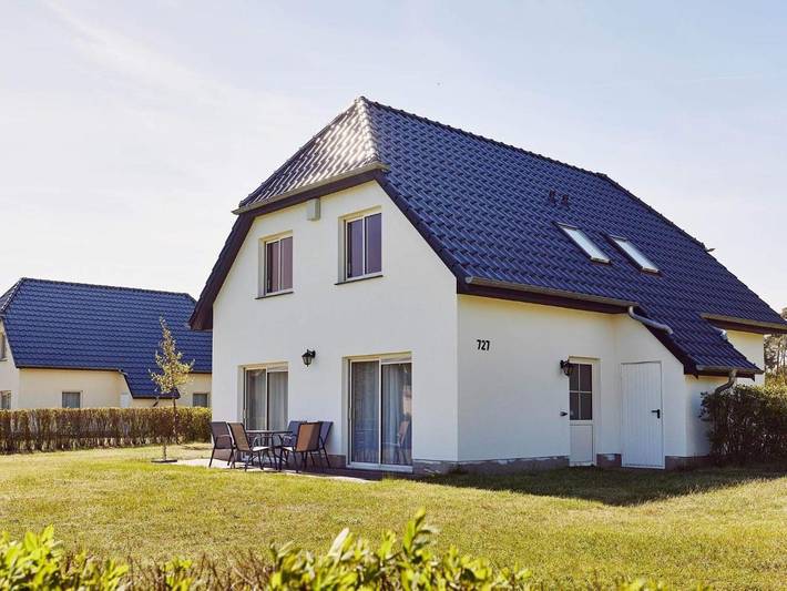 Ferienhaus für 4 Personen, mit Terrasse und Pool in Dobbin-Linstow