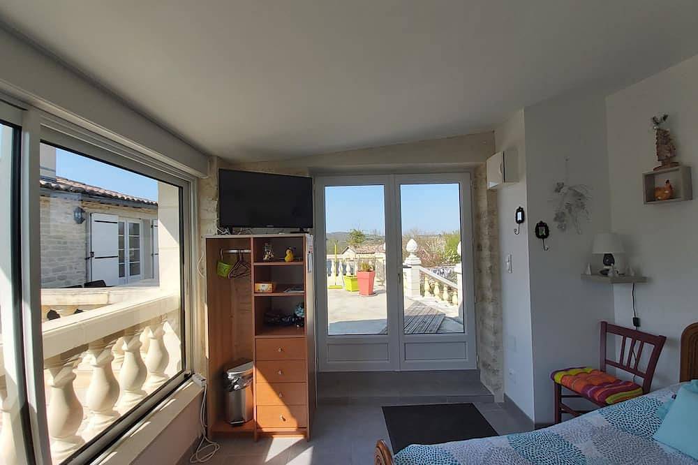 Chambre Hotes Suite Familiale Lilas Lagon A 6 Mn Futuroscope 86360 in Jaunay-Clan, Vienne (France)