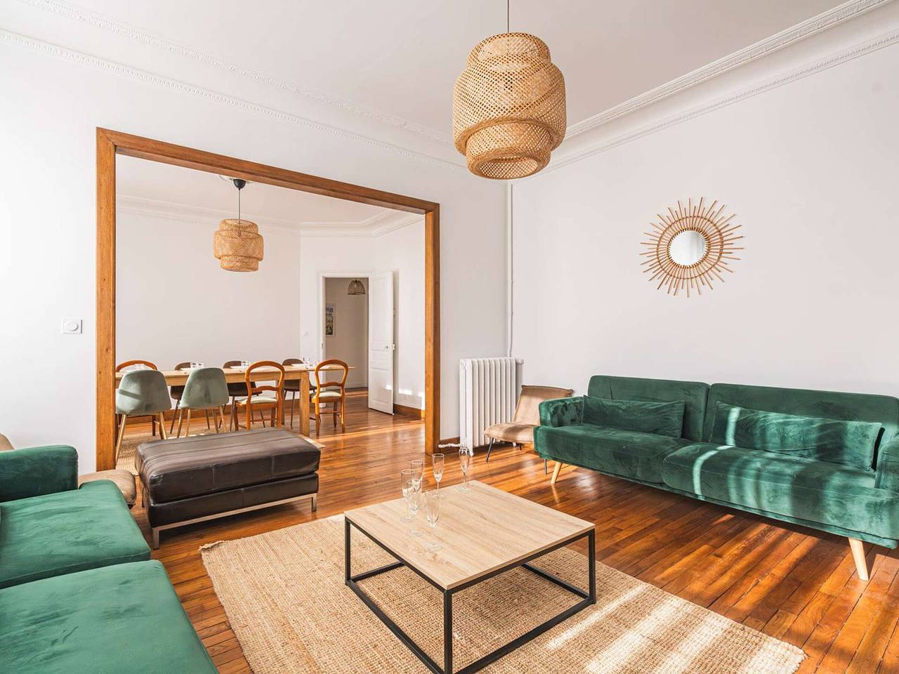 Spacious Renovated House Near St-Rémi Basilica, 11 Pers, Terrace in Reims, Marne