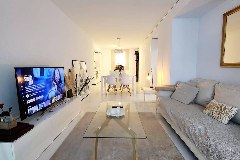 Ganze Wohnung, Ibiza - Apartment - Sleeps 4 - Parking - Pool in Talamanca, Ibiza Stadt