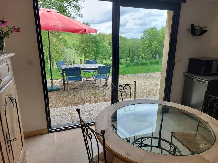 Gîte pour 3 personnes, avec jardin ainsi que piscine et vue, animaux acceptés à Espinas - 2