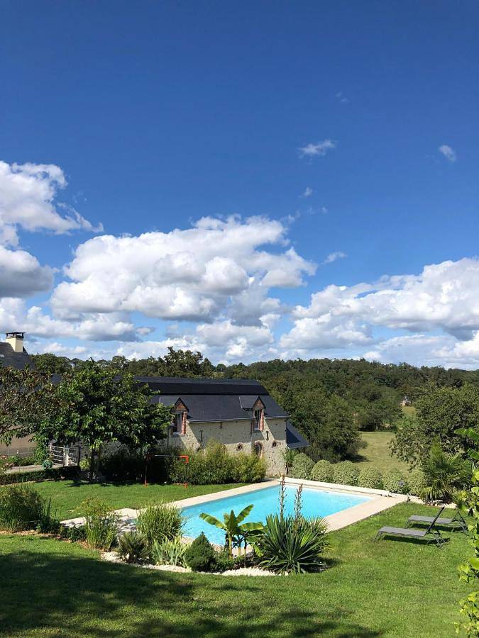 Location de vacances pour 2 personnes, avec piscine ainsi que jardin et terrasse à Saint-Céneré - 2