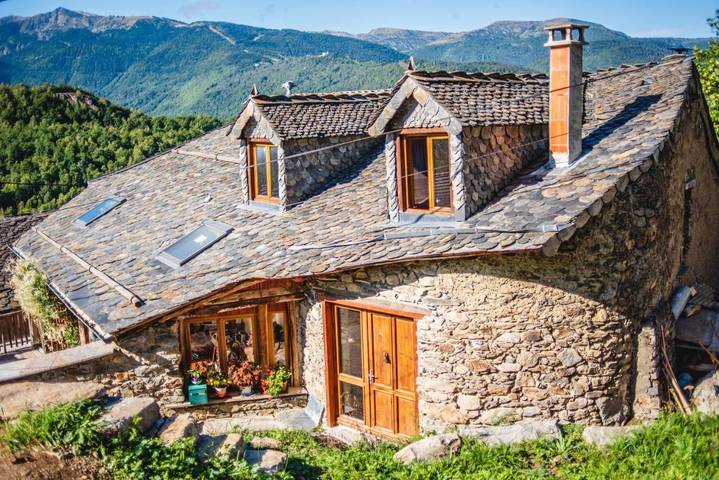 Location de vacances pour 9 personnes, avec Balcon et Terrasse ainsi que Jardin et Vue à Ascou