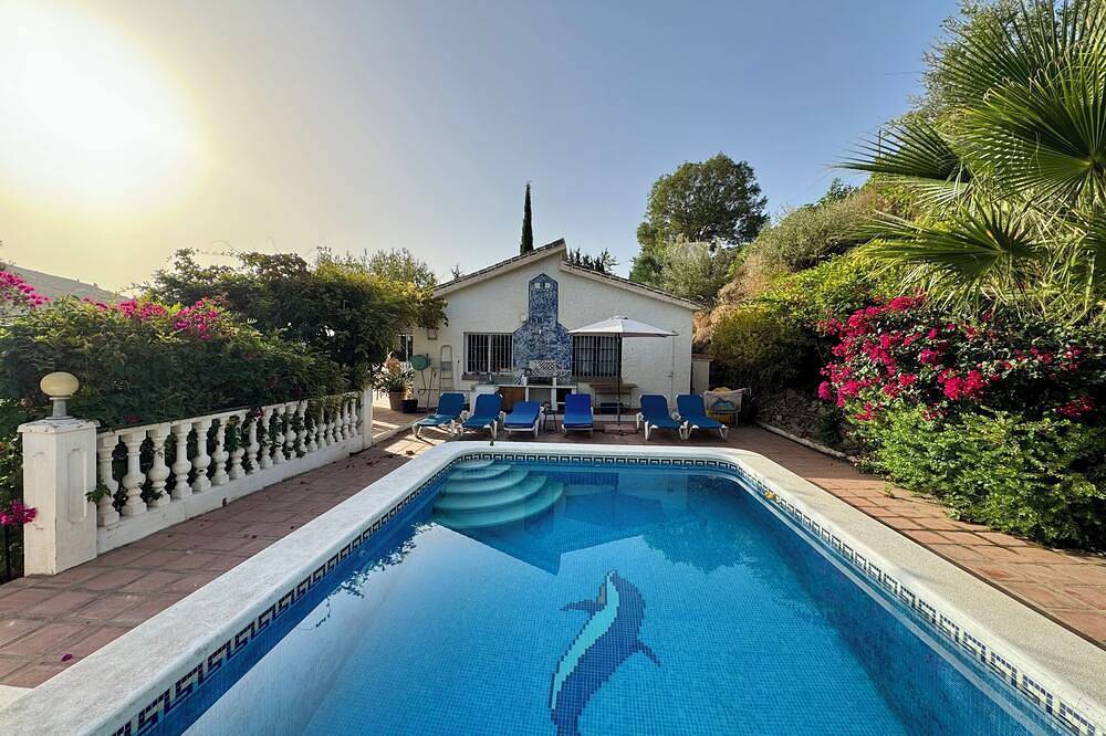 Detached House near beach! Mountains!<br>Private pool/garden walk to Torrox village in Torrox Pueblo, Torrox