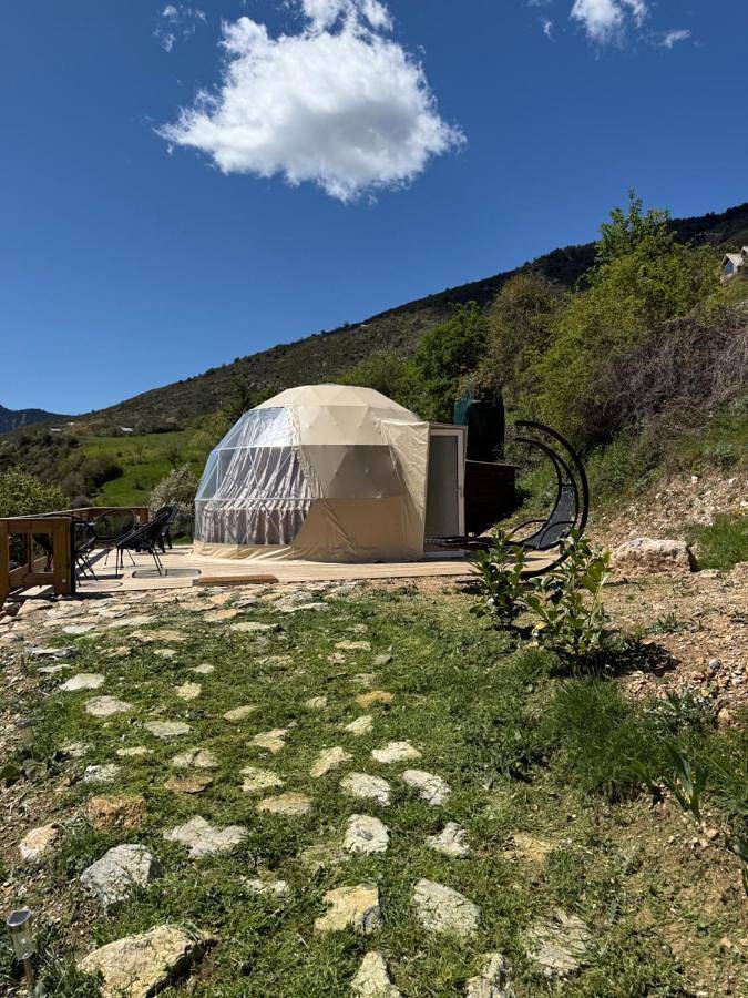 Tente pour 2 personnes, avec terrasse ainsi que jardin et vue dans les Alpes maritimes - 2