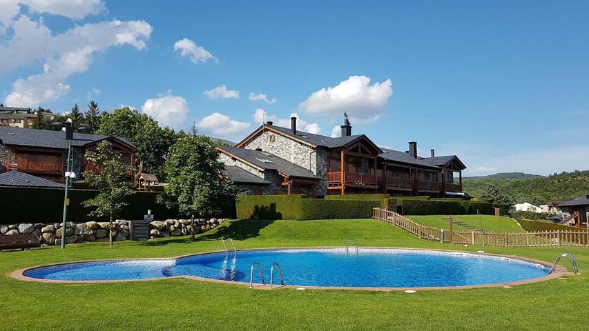 Appartement de vacances pour 10 personnes, avec piscine ainsi que jacuzzi et jardin
