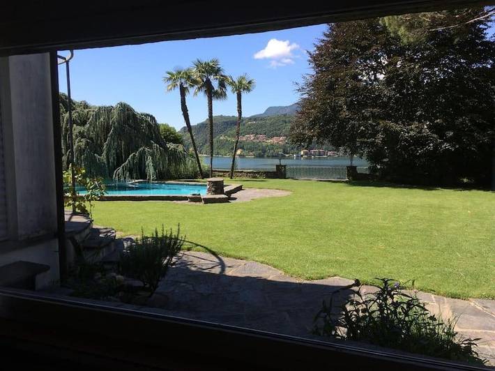 Ferienhaus für 4 Personen, mit Terrasse und Garten sowie Pool und Seeblick