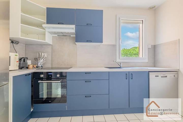 Location de vacances pour 6 personnes, avec jardin ainsi que vue et piscine à Saint-Genis-Laval - 4