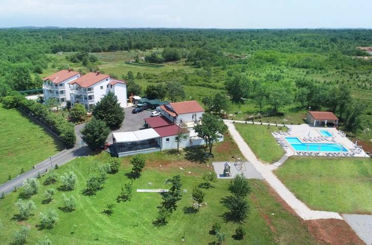 Ferienwohnung für 4 Personen, mit Balkon und Terrasse sowie Garten und Kinderpool in Nova Vas - 3