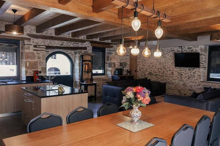 Location de vacances pour 11 personnes, avec vue sur le lac et jardin ainsi que vue et piscine à Sainte-Féréole - 2