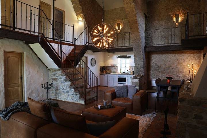 Gîte pour 6 personnes, avec piscine et terrasse, animaux acceptés