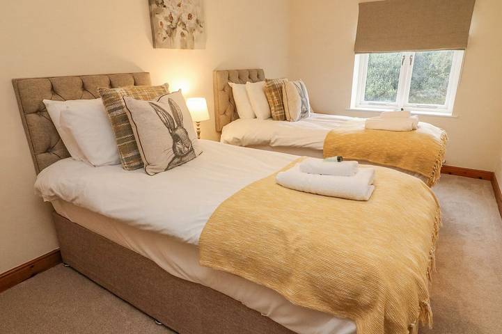 No. 2 The Mews, pet friendly in Kirkby Lonsdale in Kirkby Lonsdale, Yorkshire Dales National Park