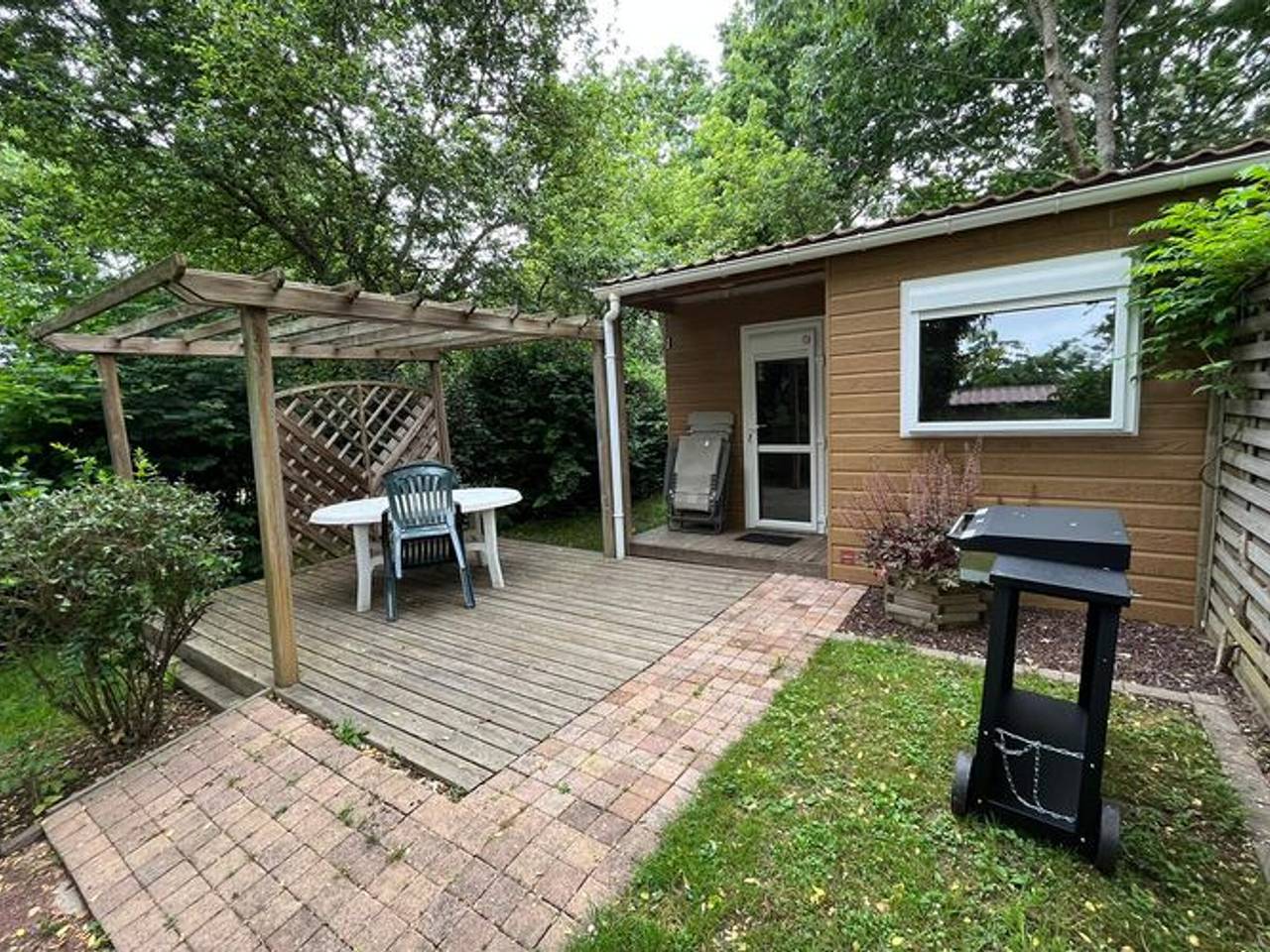 Acogedor chalet con terraza para 2 en Tessoualle in La Tessoualle, Región de Cholet