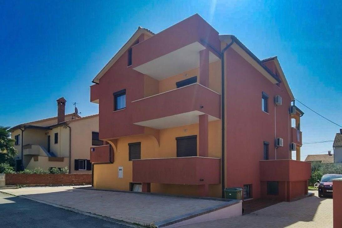 Ganze Wohnung, 3-Zimmer-Ferienwohnung mit Terrasse Novigrad A-24976-a in Novigrad, Umag und Umgebung