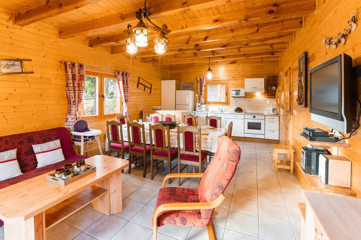 Location de vacances pour 10 personnes, avec sauna ainsi que balcon et jardin, adapté aux familles dans Saint-Étienne-en-Dévoluy - 2