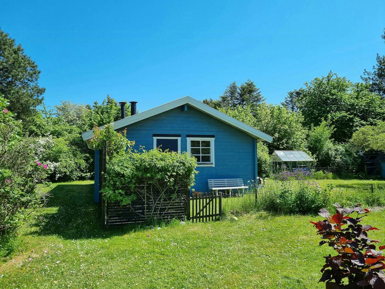 Blå sommerhus på idylliske Askø in Askø, Svenske Østersjøen