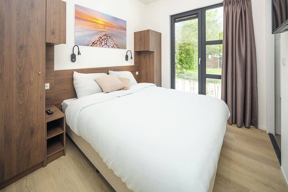 Luxury and space for 4+2 people: this villa offers three bedrooms, two bathrooms, and a sunny roof terrace for ultimate relaxation. in Workum, Ijsselmeer