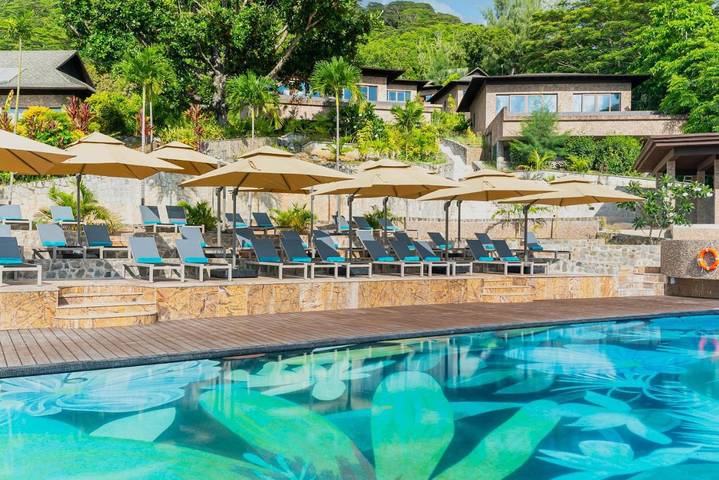 Station pour 3 personnes, avec vue et sauna ainsi que piscine et terrasse dans Beau Vallon - 2