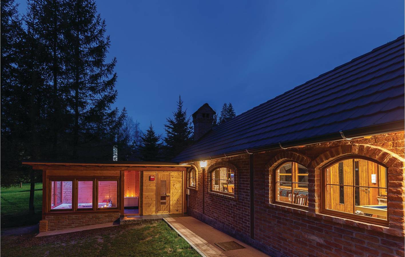 Gemütliche 2-Zimmer-Wohnung mit Pool, Terrasse, WLAN und Parkplatz in Pozega-Slawonien