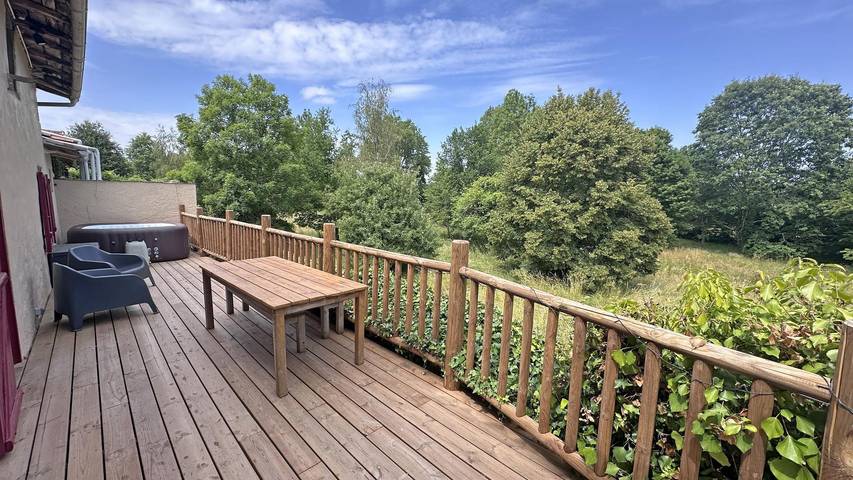 Gîte pour 6 personnes, avec terrasse ainsi que jardin et jacuzzi dans Saint-Cyr - 4